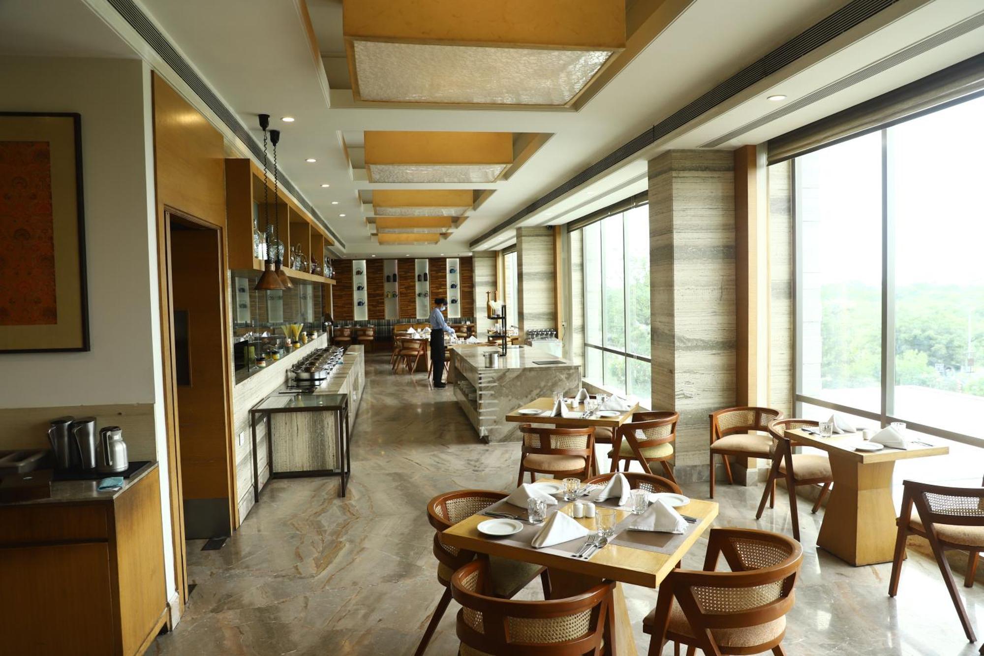 Efcee Sarovar Premiere Bhavnagar Exterior foto