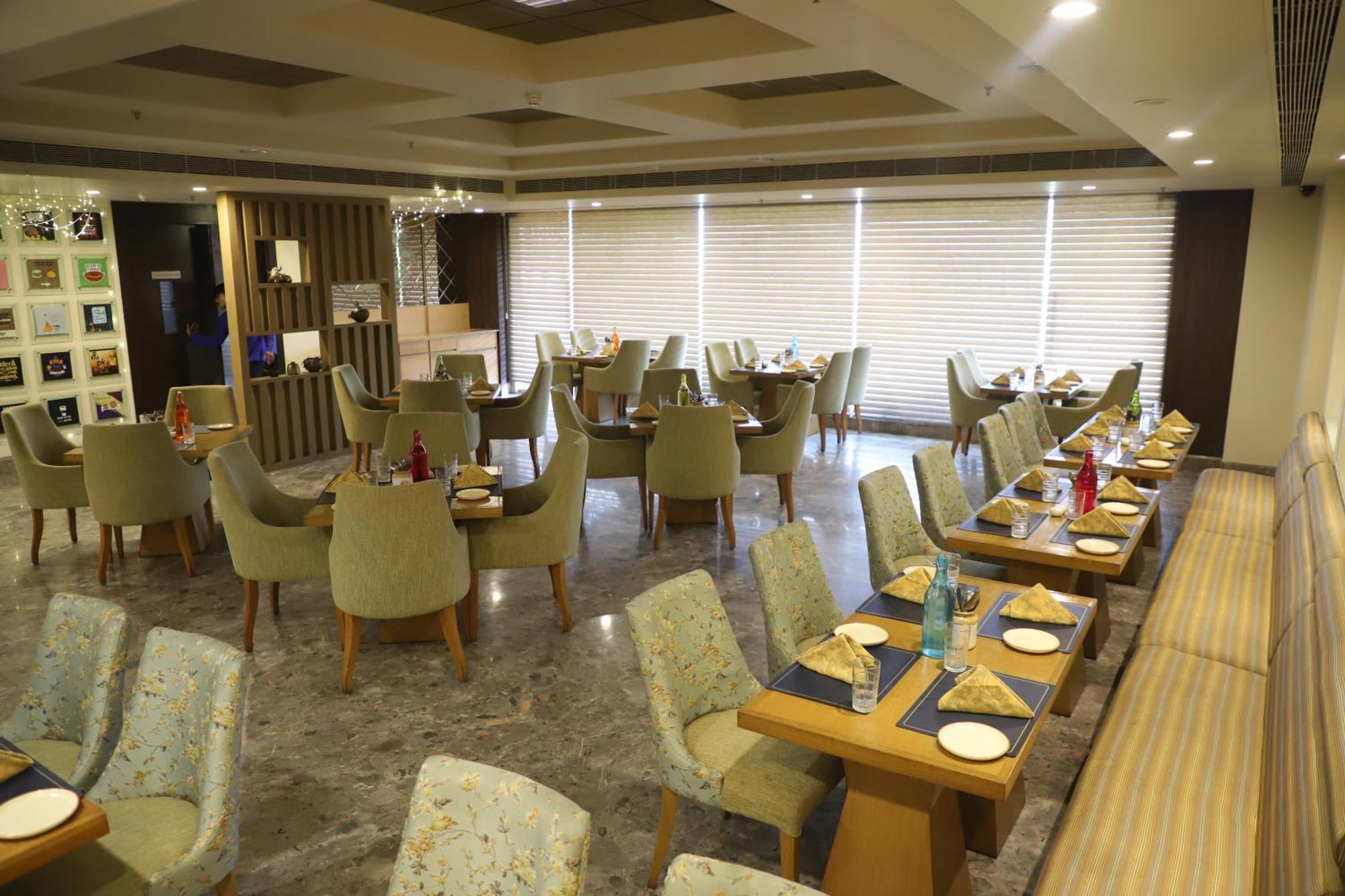 Efcee Sarovar Premiere Bhavnagar Exterior foto