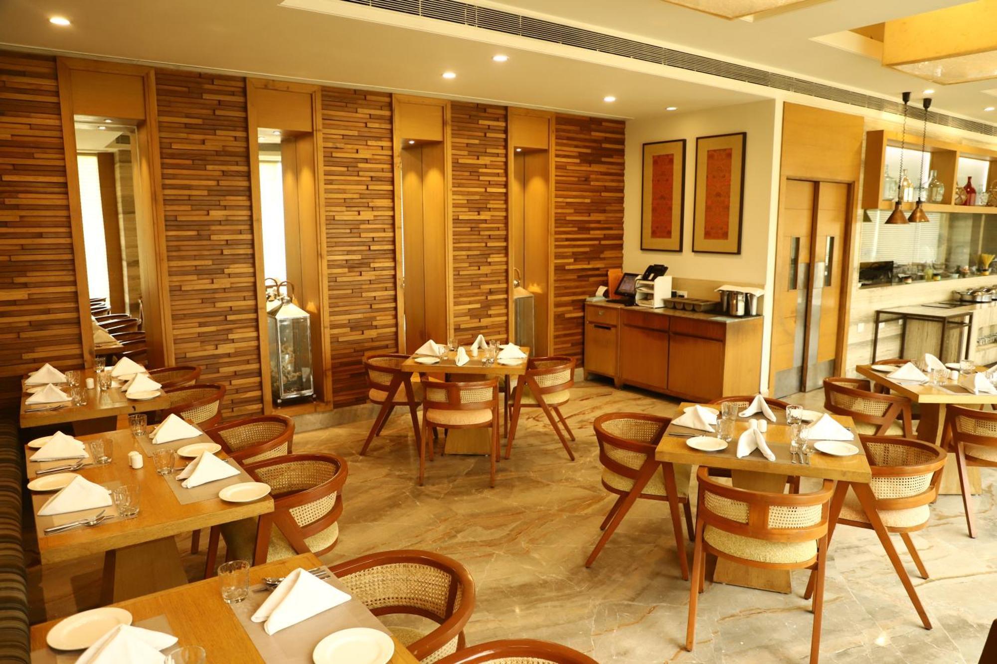 Efcee Sarovar Premiere Bhavnagar Exterior foto