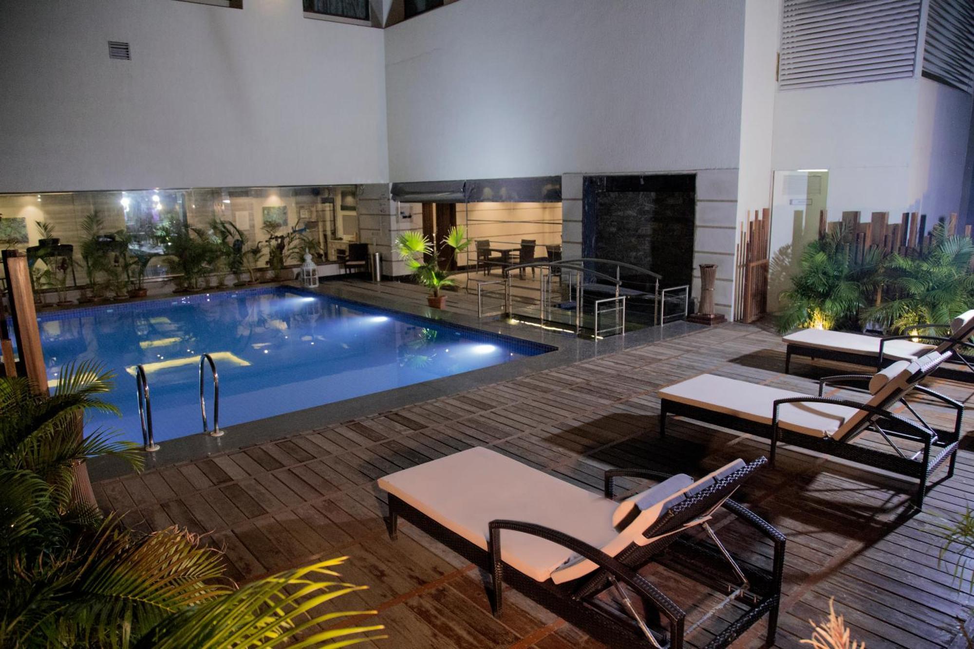 Efcee Sarovar Premiere Bhavnagar Exterior foto