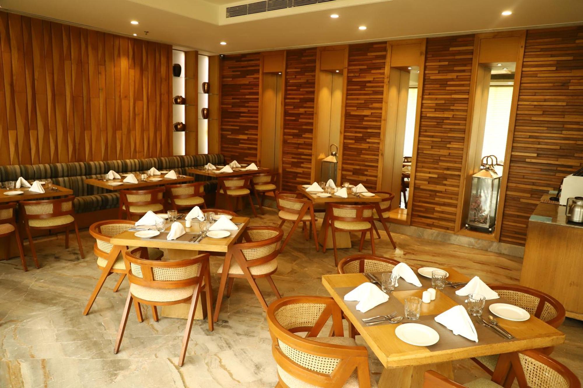 Efcee Sarovar Premiere Bhavnagar Exterior foto